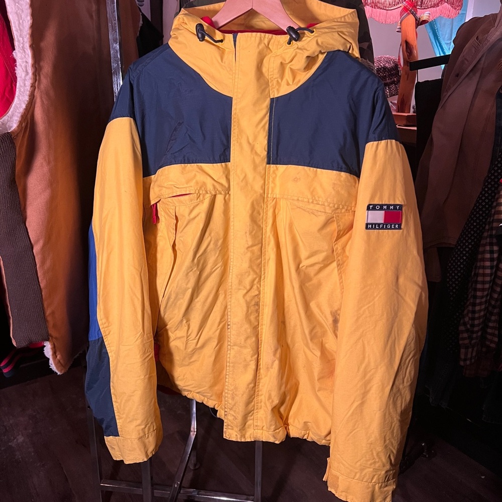 VINTAGE Tommy Hilfiger Men's Yellow and Navy Colourblock Ski Jacket